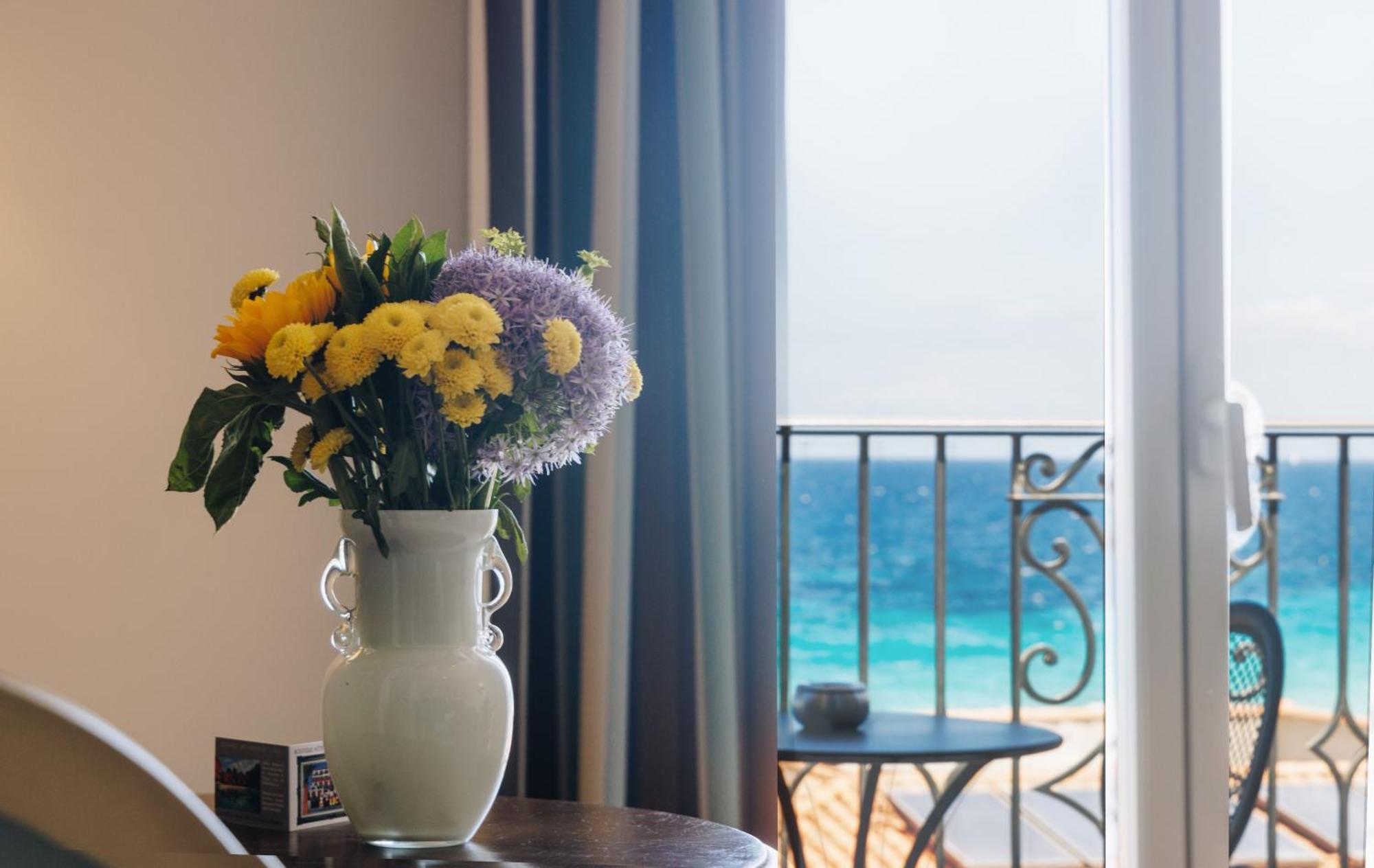 Hotel Liberata & Spa LʼÎle-Rousse Стая снимка