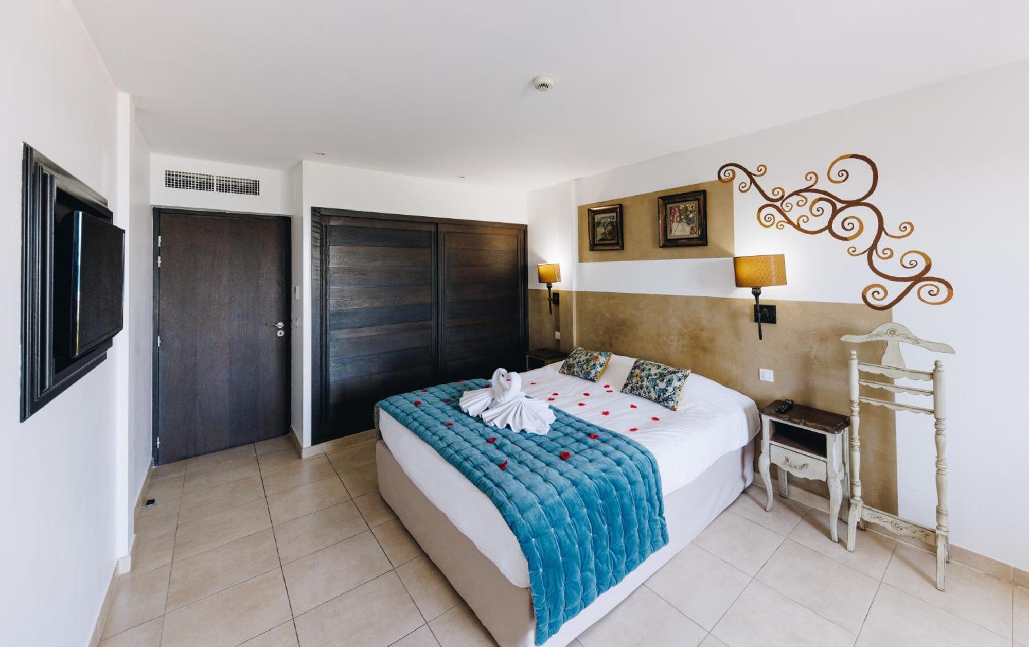 Hotel Liberata & Spa LʼÎle-Rousse Стая снимка