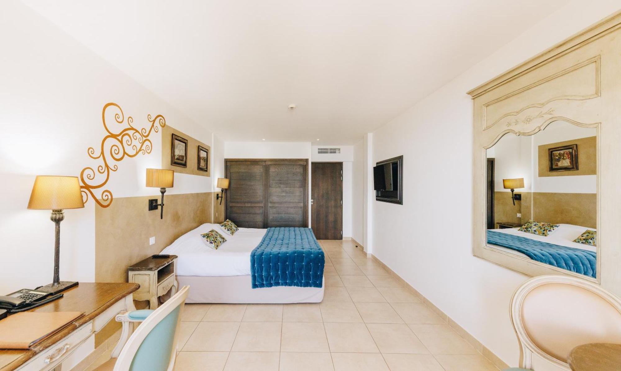 Hotel Liberata & Spa LʼÎle-Rousse Стая снимка