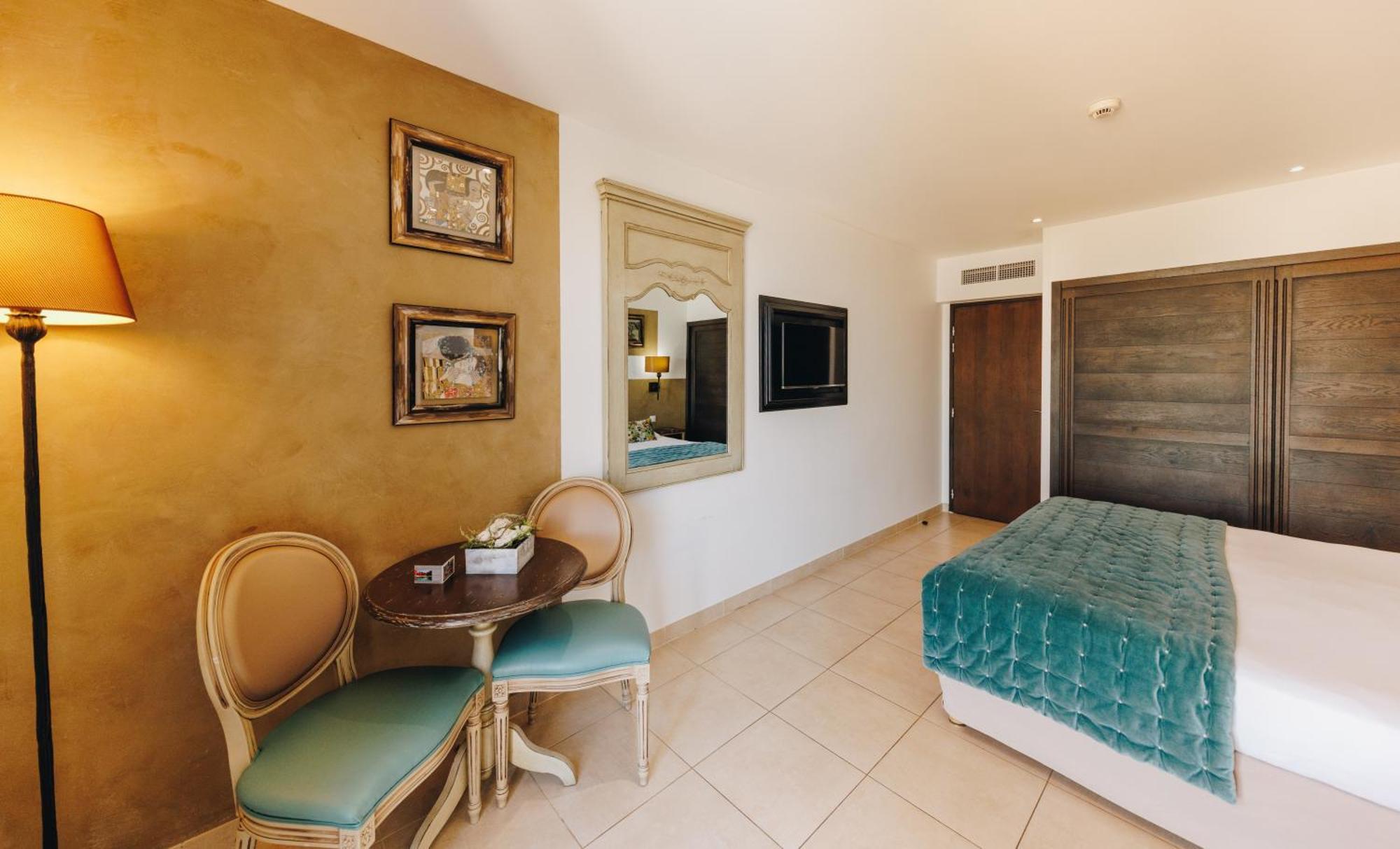 Hotel Liberata & Spa LʼÎle-Rousse Стая снимка