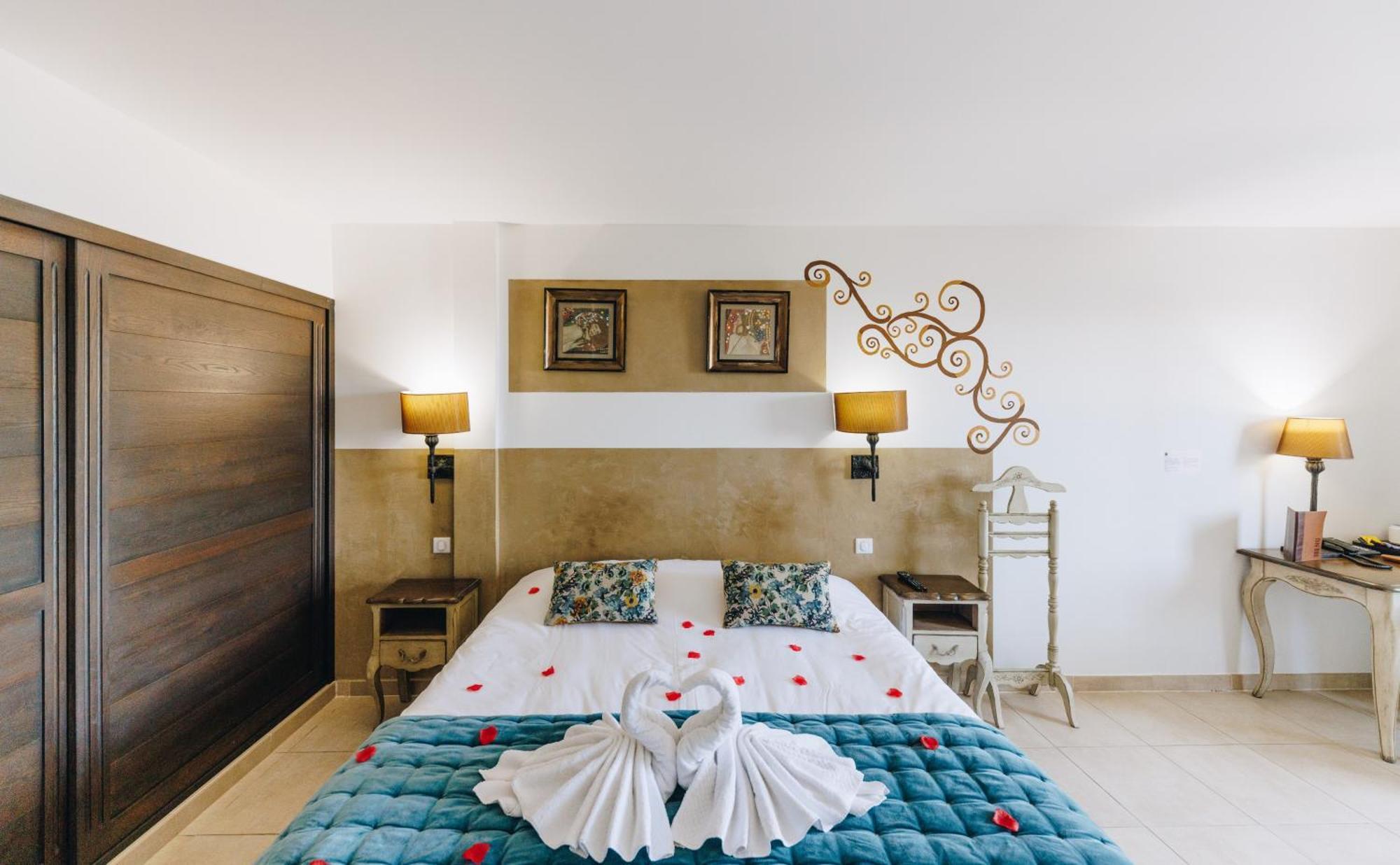 Hotel Liberata & Spa LʼÎle-Rousse Стая снимка