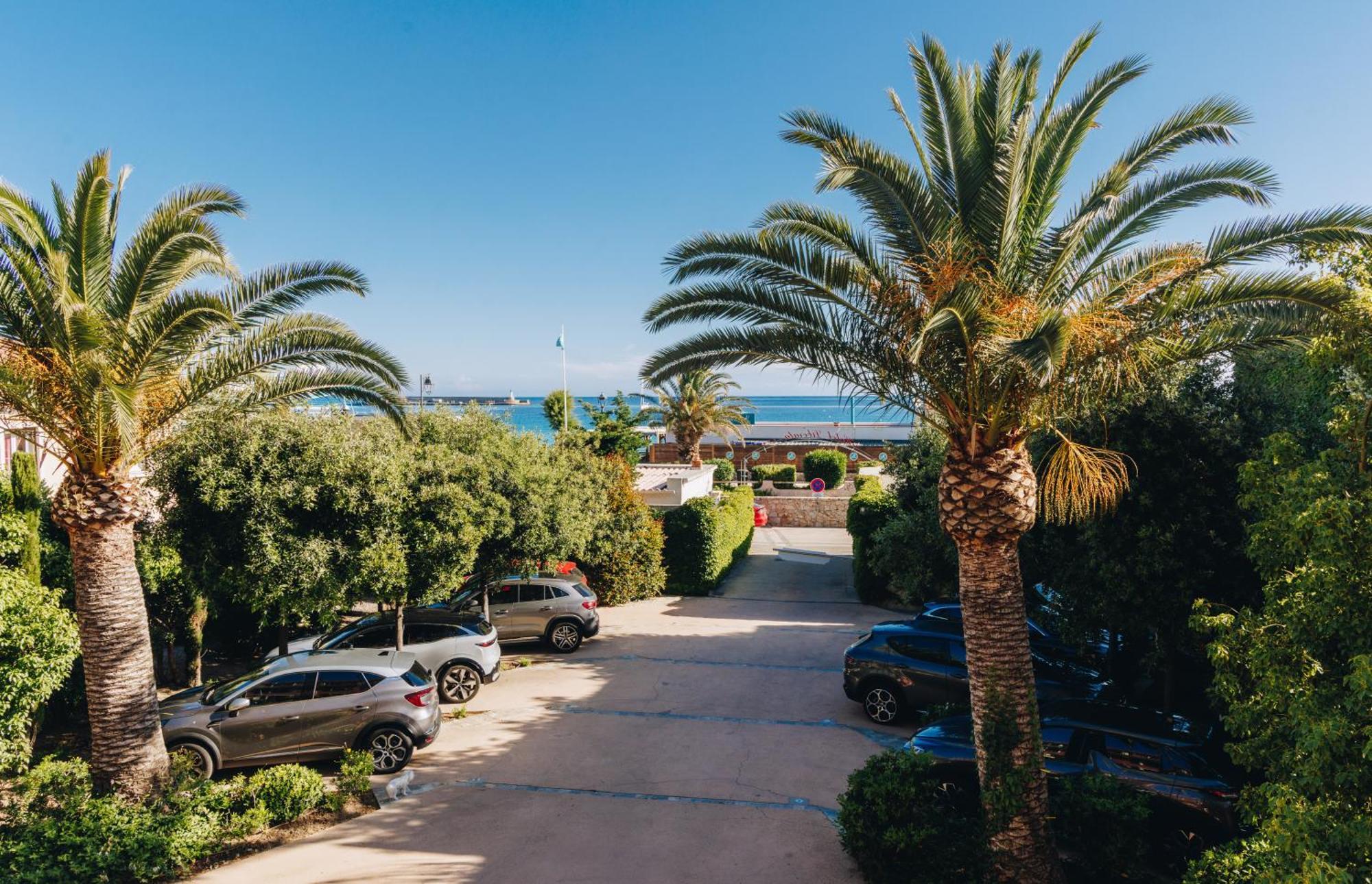 Hotel Liberata & Spa LʼÎle-Rousse Екстериор снимка