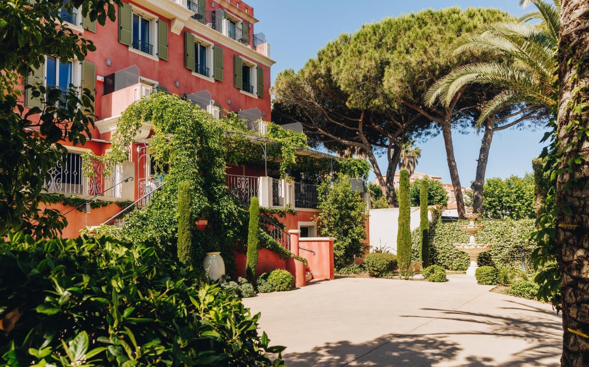 Hotel Liberata & Spa LʼÎle-Rousse Екстериор снимка