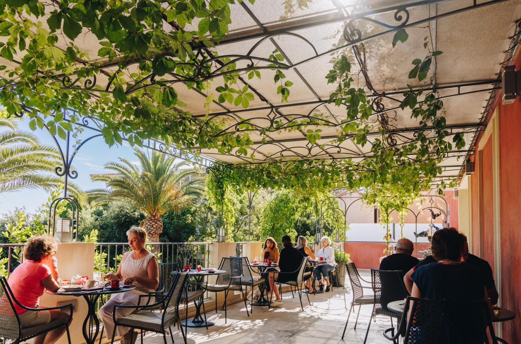 Hotel Liberata & Spa LʼÎle-Rousse Екстериор снимка