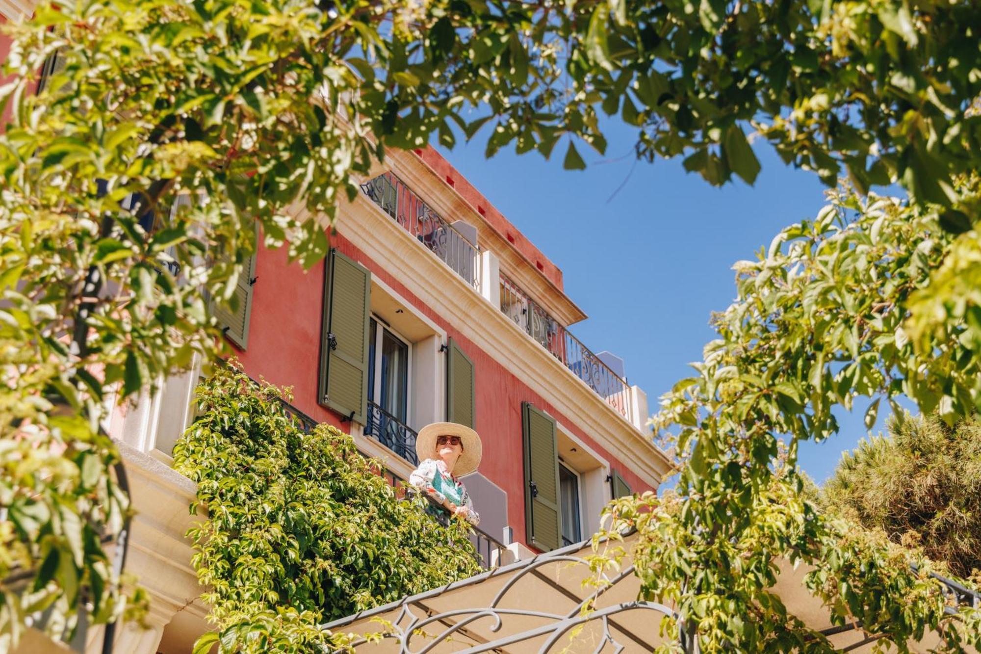 Hotel Liberata & Spa LʼÎle-Rousse Екстериор снимка