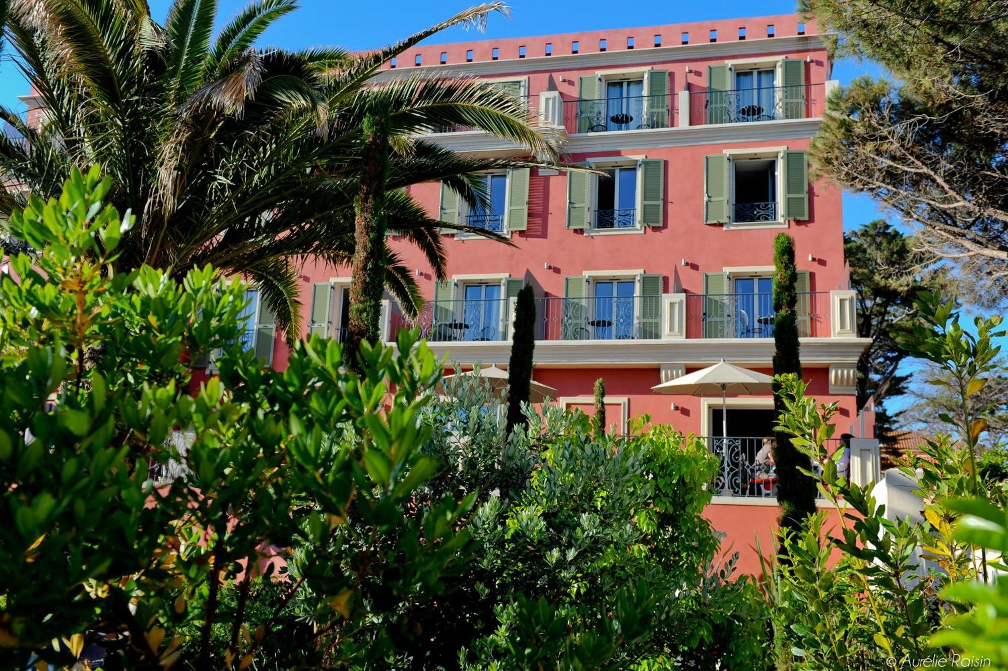 Hotel Liberata & Spa LʼÎle-Rousse Екстериор снимка