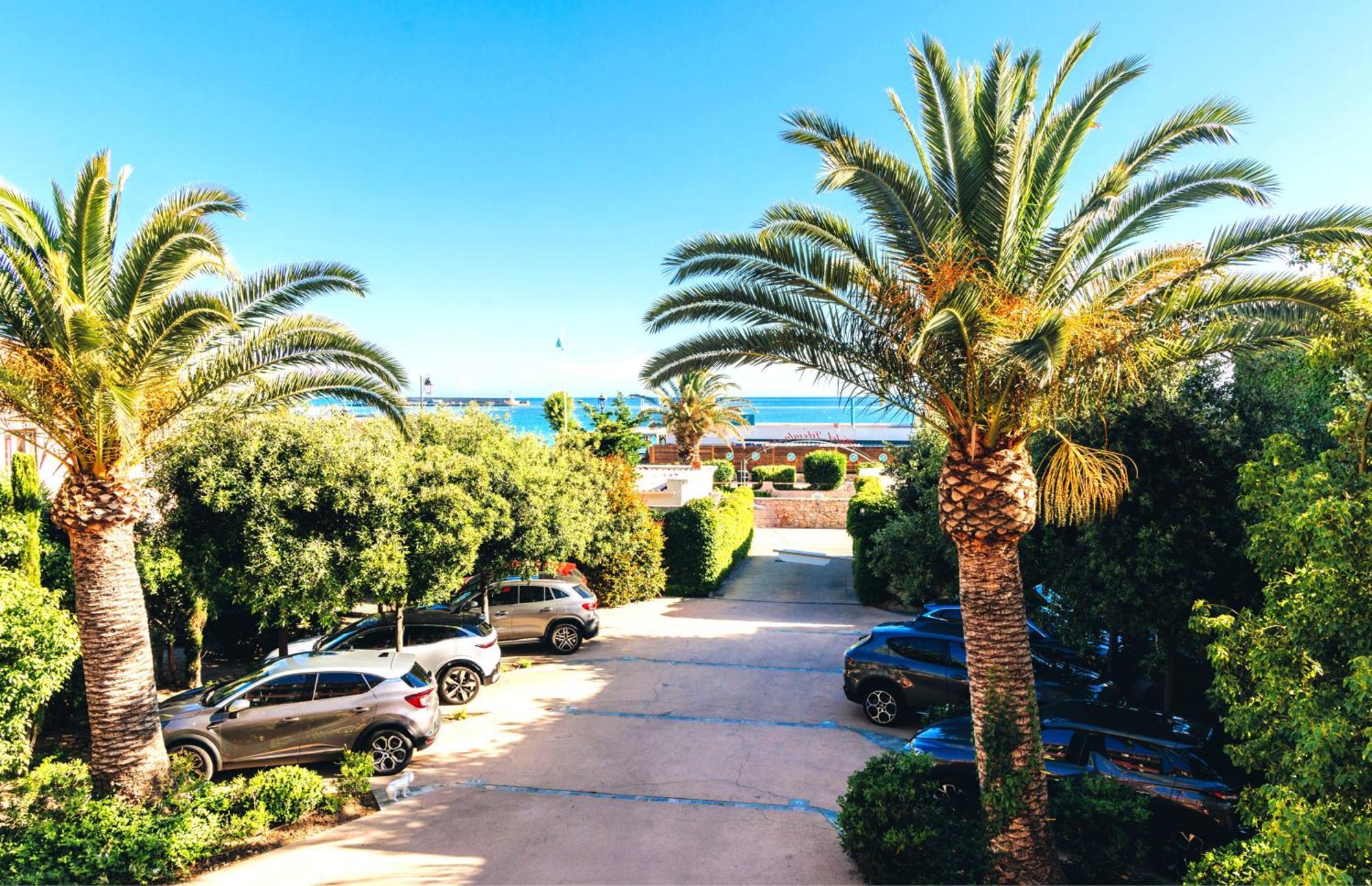 Hotel Liberata & Spa LʼÎle-Rousse Екстериор снимка